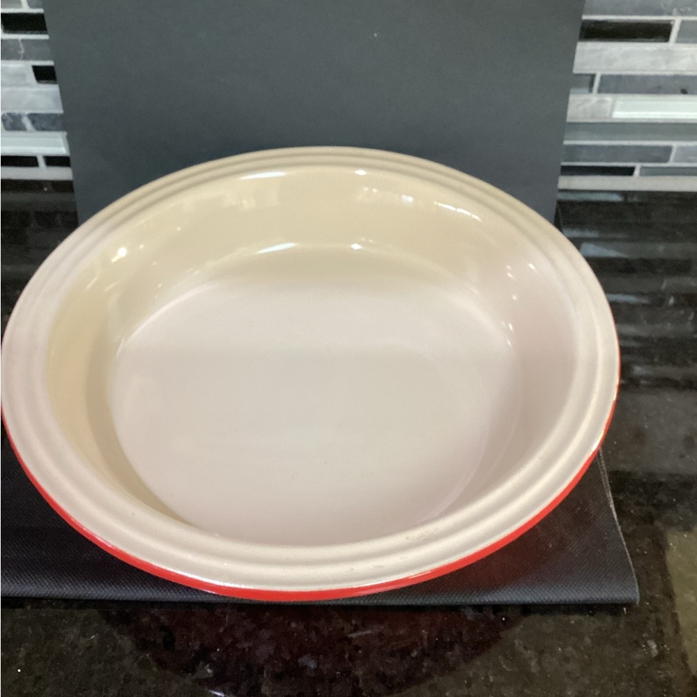 Le Creuset Stoneware Red Pie Baking Dish 12” HTF